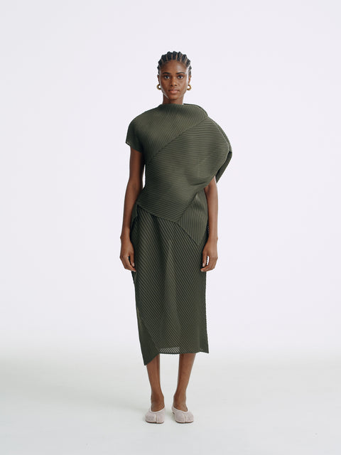 LT26082 Contour Pleated Set