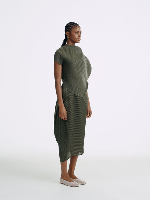 LT26082 Contour Pleated Set