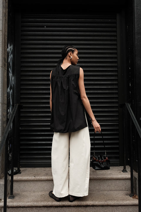 CZ25016 Black V-Neck Sleeveless Shirt
